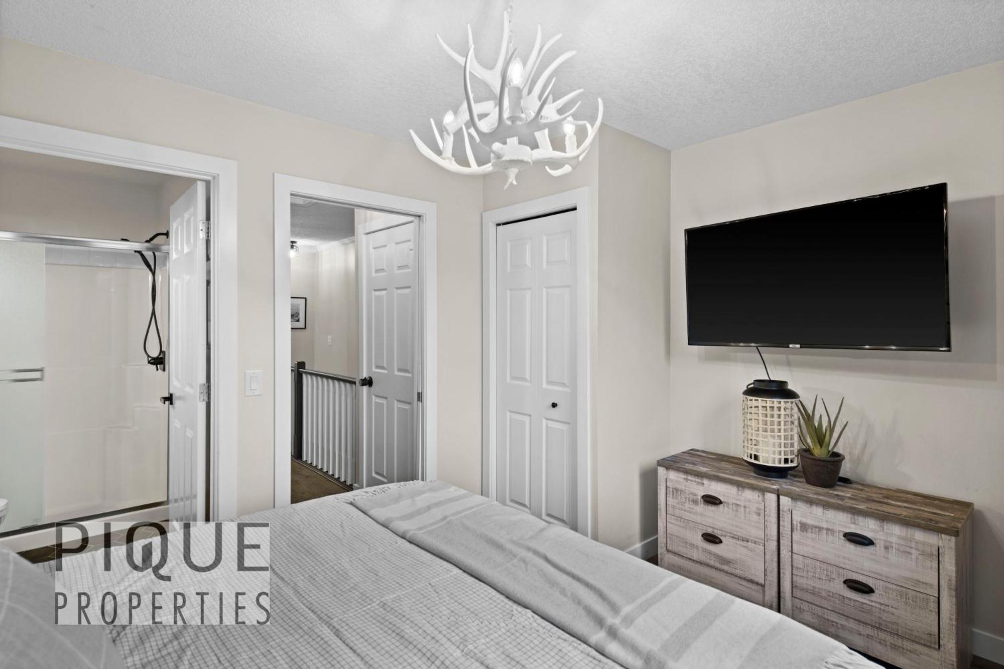 Mystic Mountain Chalet, Heated Outdoor Pool & Hot Tub, Free Parking, Fast Wifi! Канмор Екстериор снимка