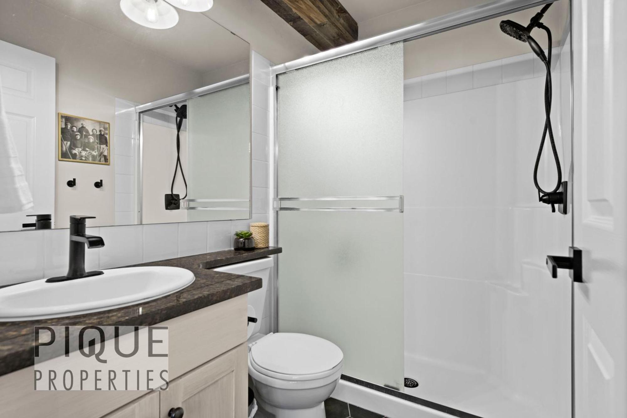Mystic Mountain Chalet, Heated Outdoor Pool & Hot Tub, Free Parking, Fast Wifi! Канмор Екстериор снимка